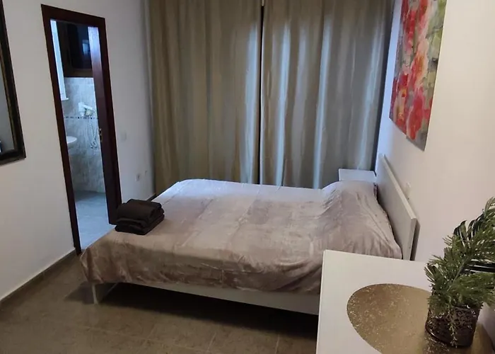 Elegant Valero 3 Bedrooms Апартаменты *